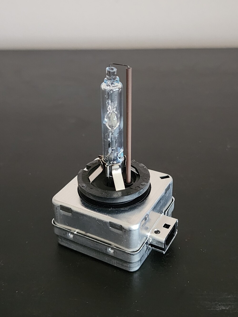NEW Genuine Philips D3S Xenon HID Bulb - OEM 9285 301 244